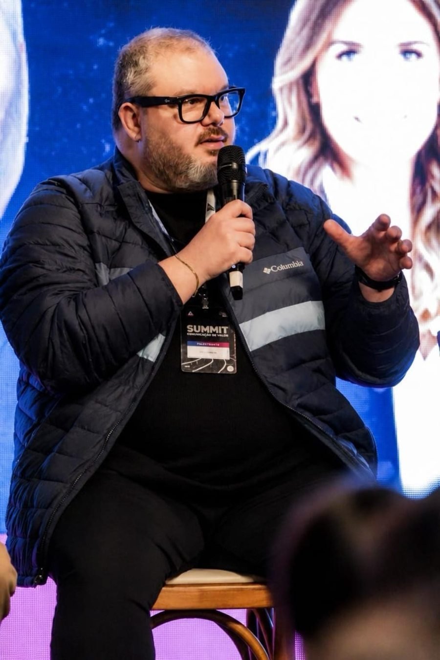 Dr. Caio Capitani palestrando no Summit Comunicação de Valor